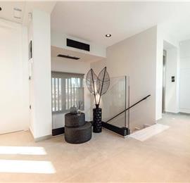 3 bedroom penthouse apartment with pool in Chania town, sleeps 6